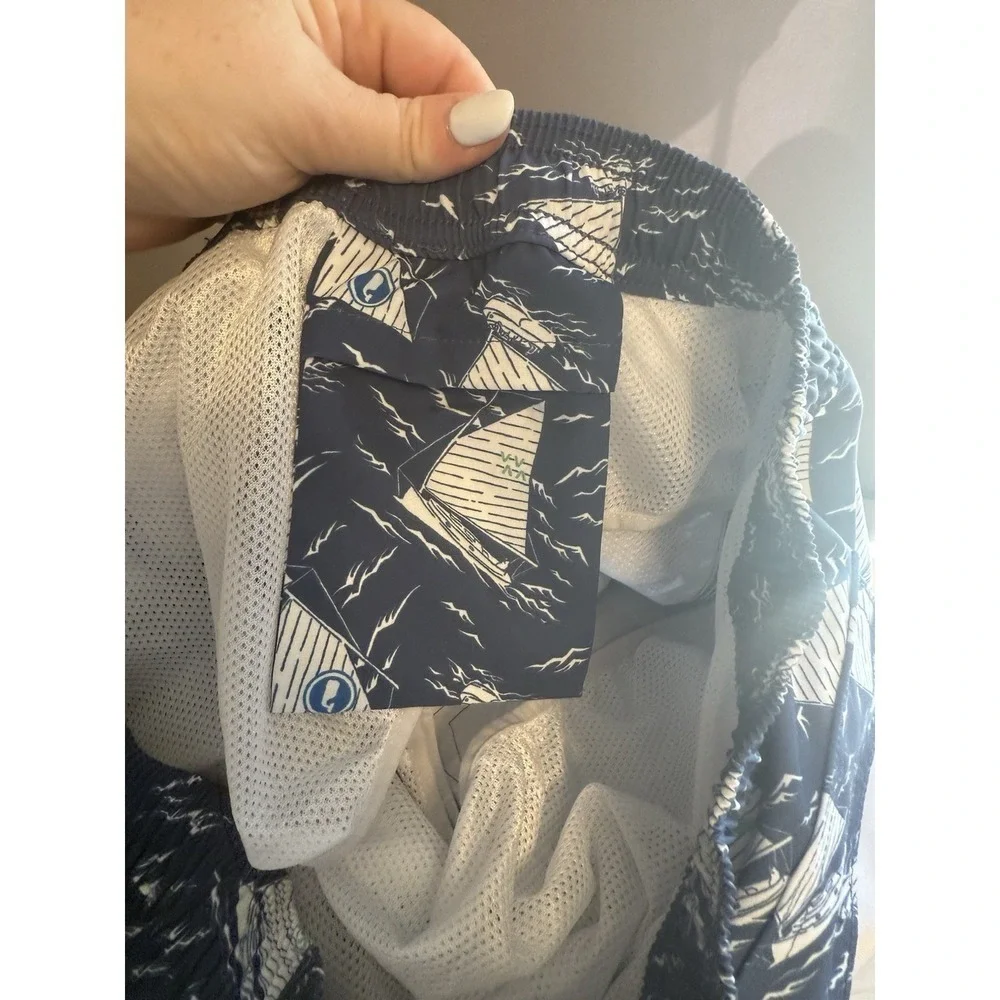 Vineyard Vines Men Blue SailBoat Mesh Lined Swim Trunk Shorts Size M Lightweight